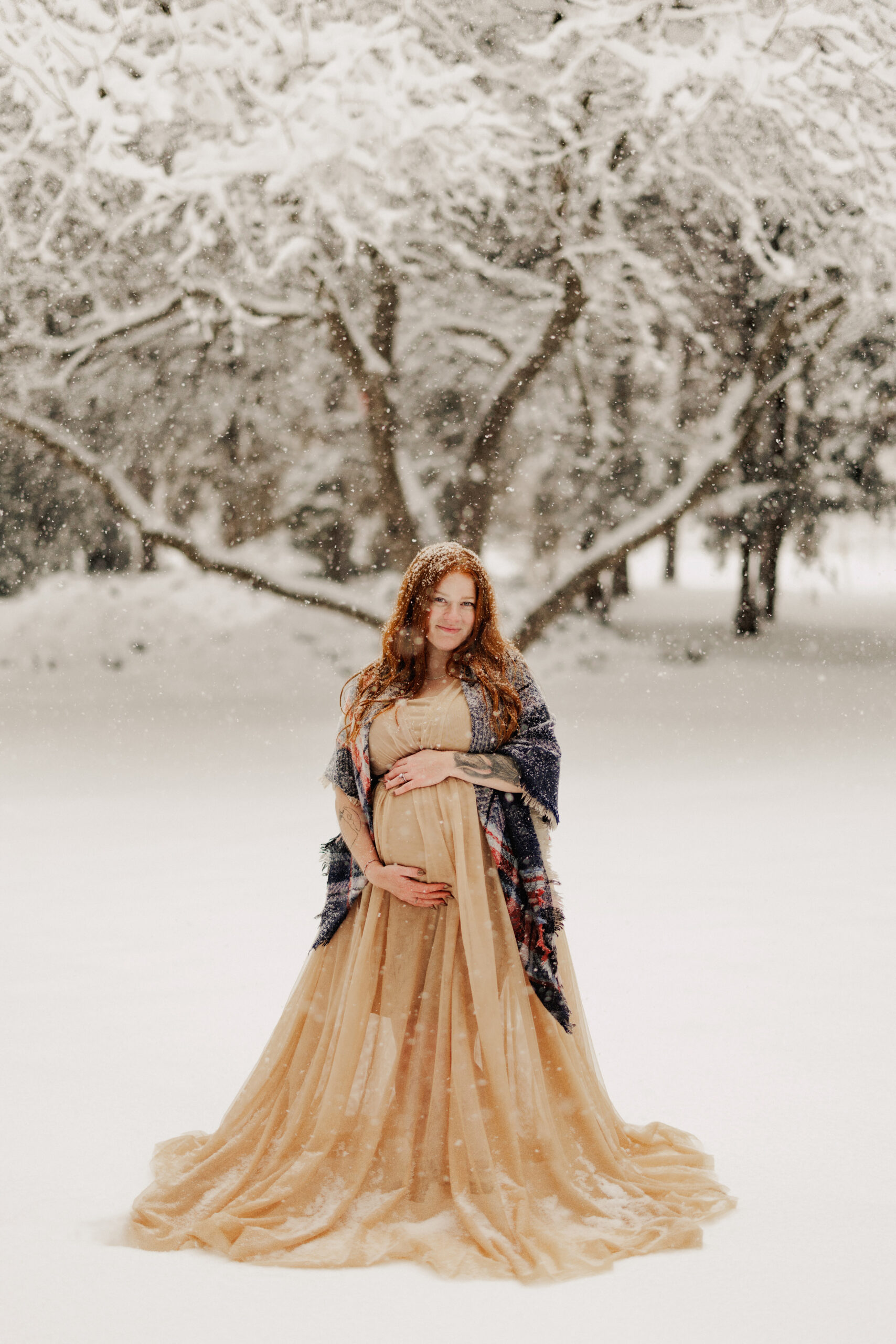 beautiful outdoor pregnant maternity photo shoot niagara afterglow images