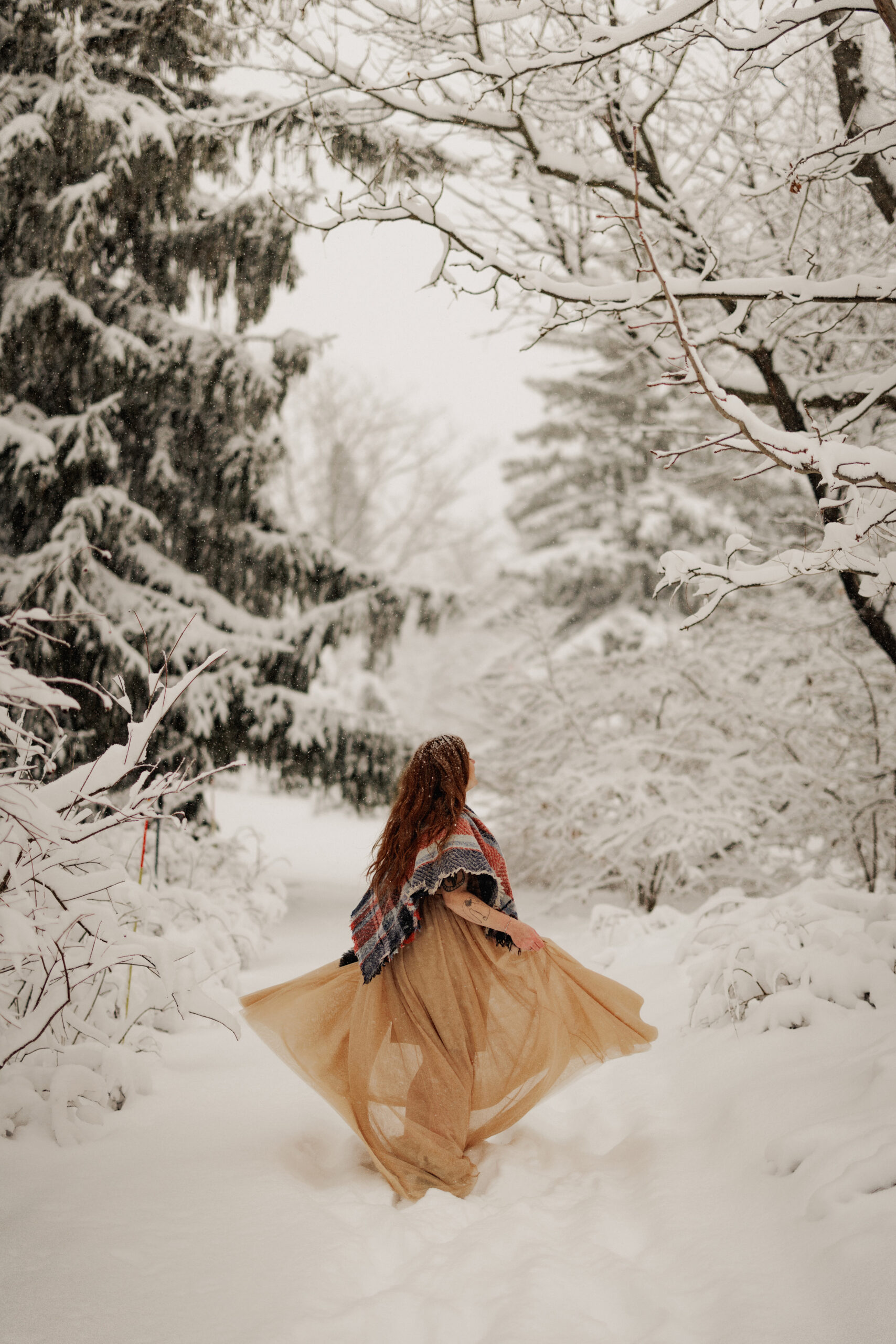 beautiful outdoor pregnant maternity photo shoot niagara afterglow images