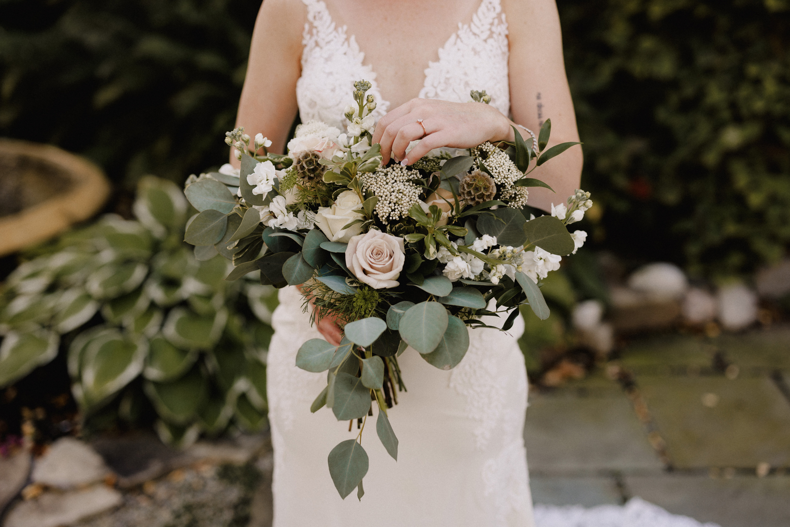 bride floral bouquet niagara wedding october