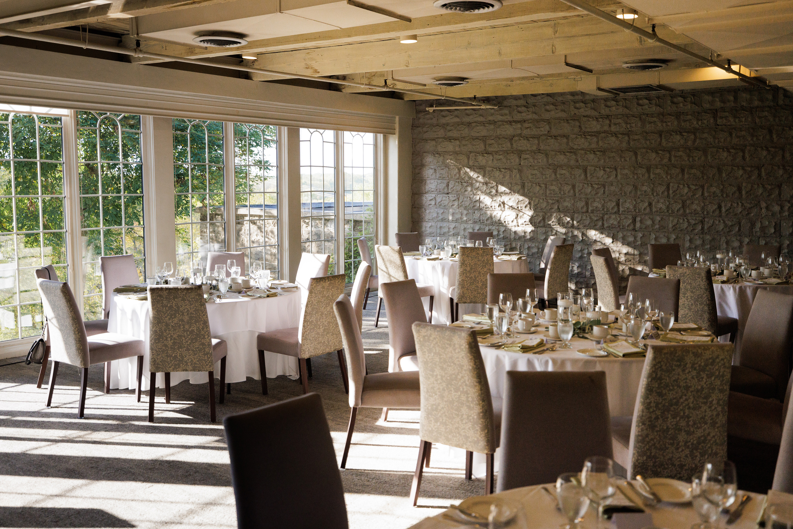 table setting windows room inn on the twenty wedding