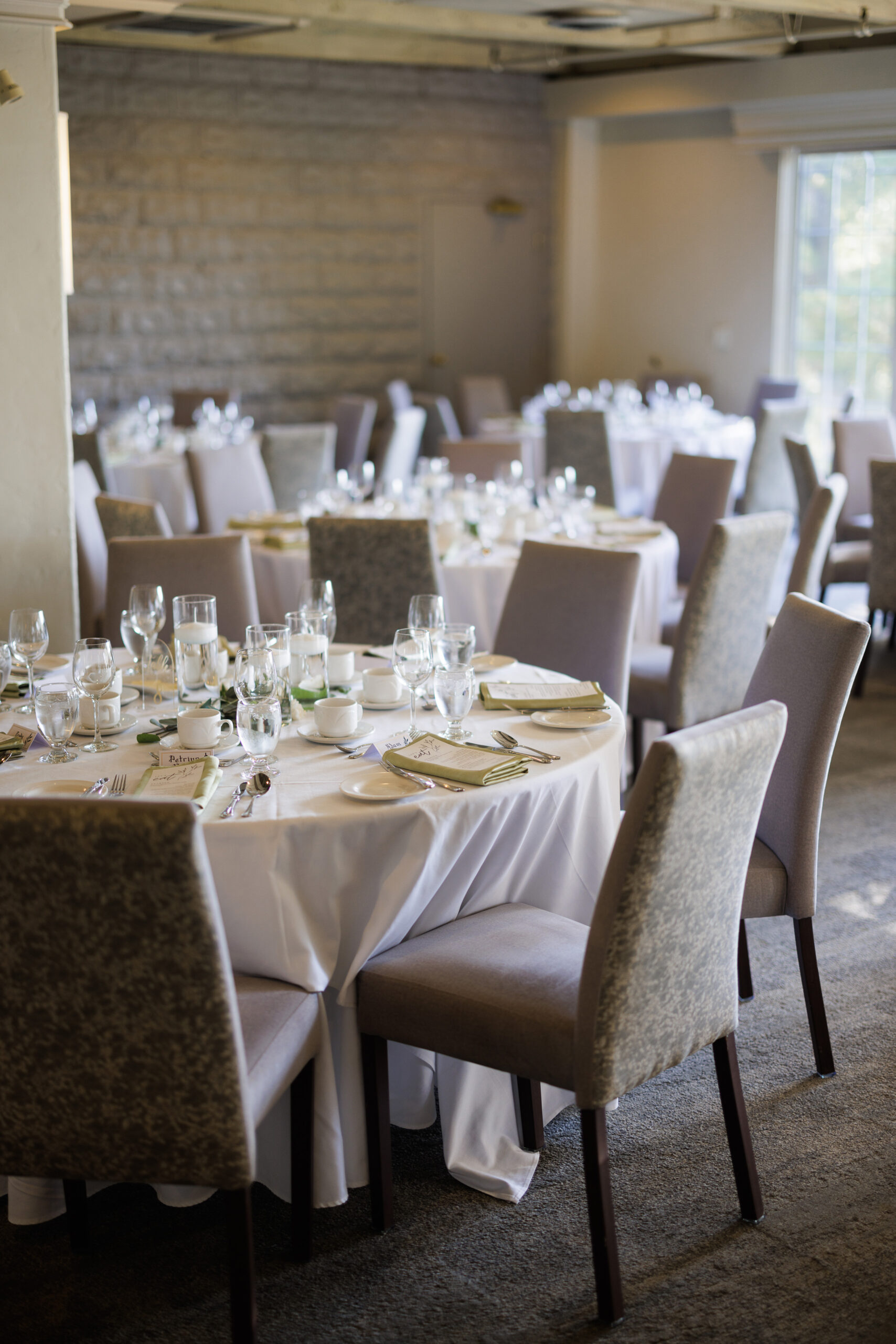 table setting windows room inn on the twenty wedding