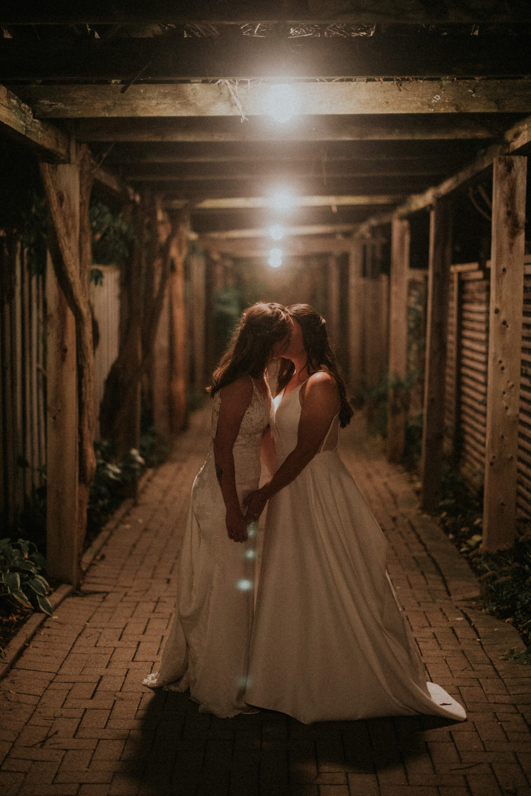 night photo kiss afterglow images wedding photographer