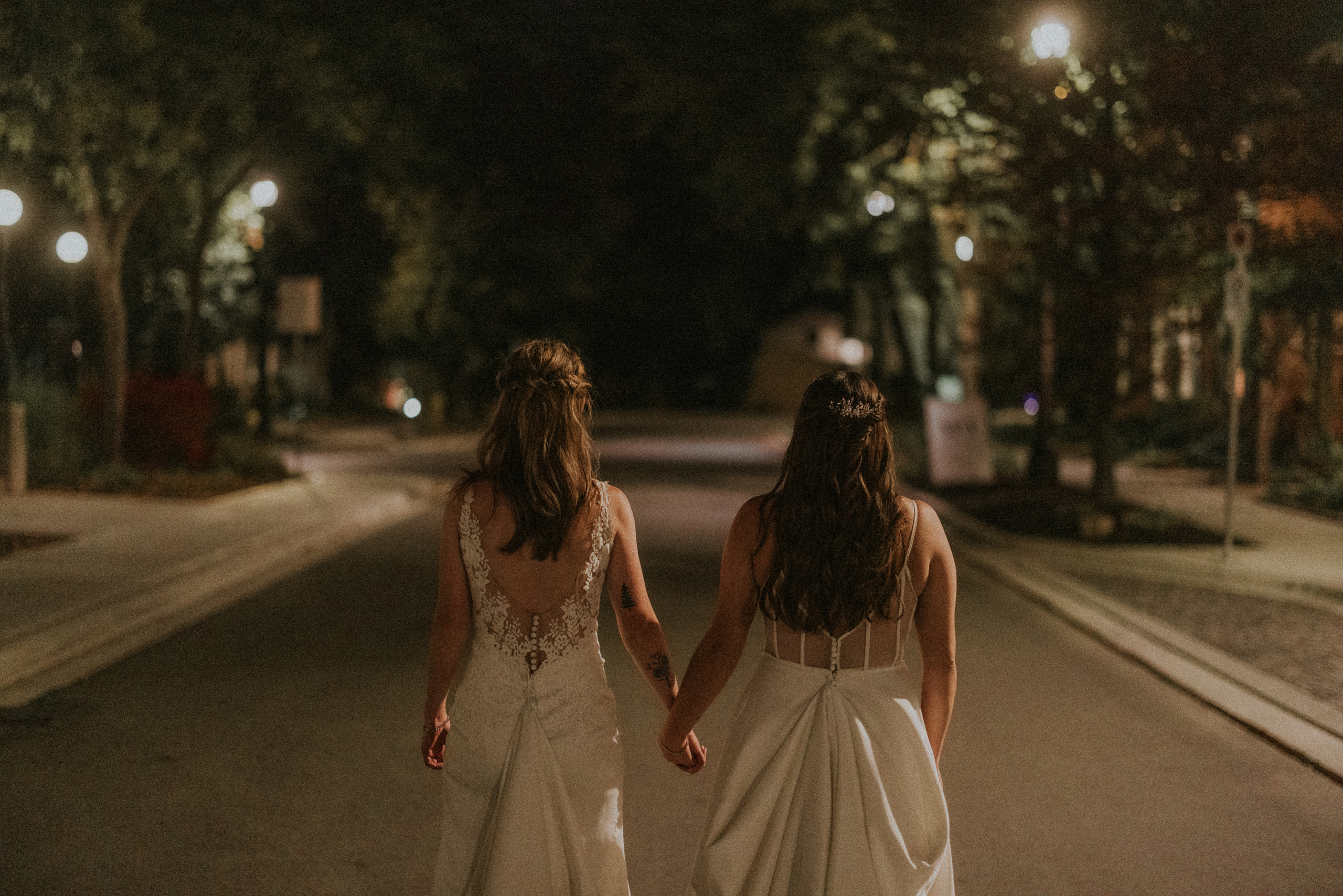 night photo kiss afterglow images wedding photographer