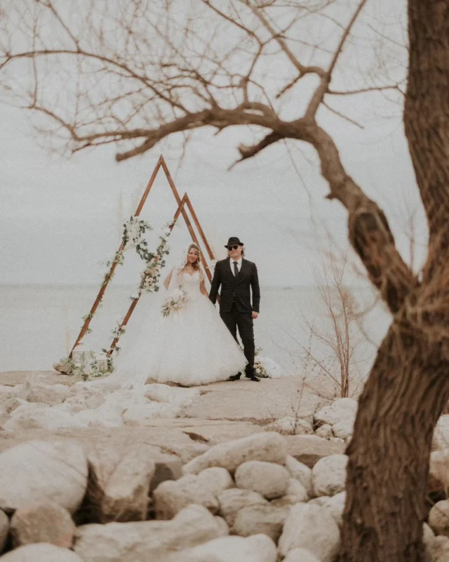 All that matters between the sea and the sky is the love we generate. And what better way with a beautiful, intimate, #elopement on the shores of Niagara-on-the-Lake.  #afterglowweddings 
.
.
Officiant: @cathydavisofficiant 
📸: @afterglowimages 
.
.
#smallwedding #realcouple #twinflame #outdoorwedding #niagaraphotographer #niagarawedding #weddingphotos #film #soft #dreamy #romantic #love