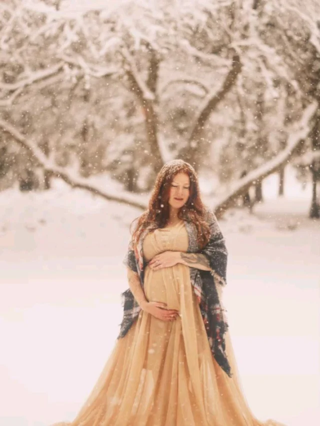 This was one seriously magic winter maternity session. So quiet you could almost hear the snowflakes falling. More than just photos. This is #afterglowmaternity @afterglowimages
.
.
#maternity #niagaraphotographer #winter #outdoor